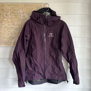 Women’s Arc’Teryx Beta Jacket Size M in Purple